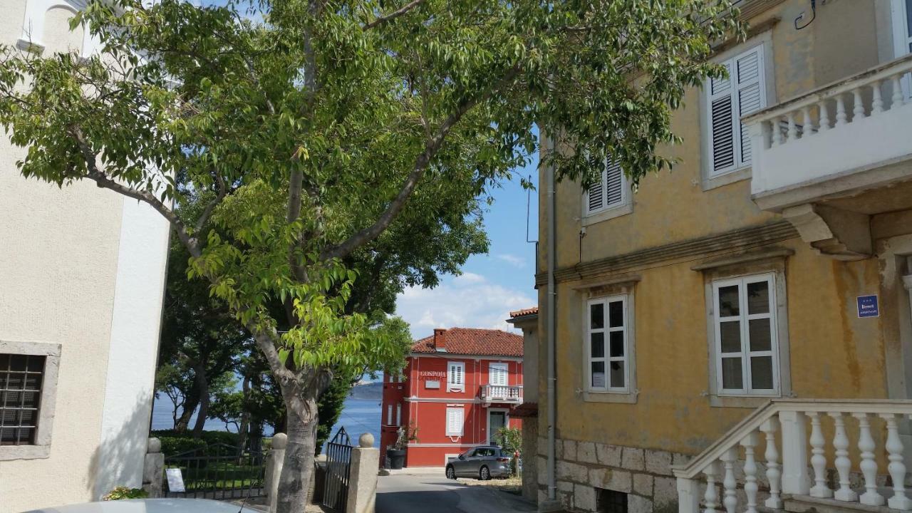 Apartment Palazzo Sare Vrbnik Exteriör bild