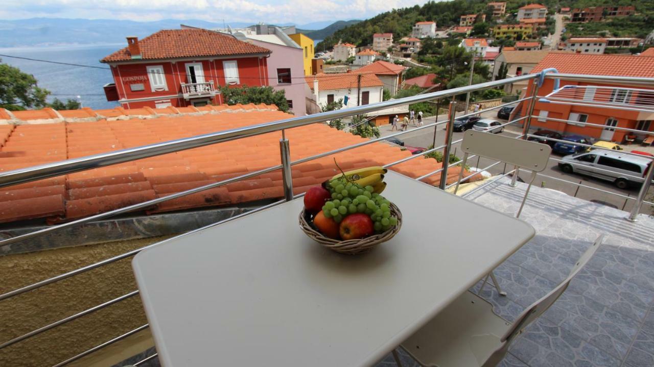 Apartment Palazzo Sare Vrbnik Exteriör bild